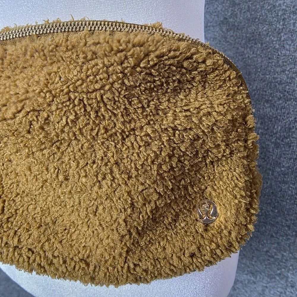 Lululemon Fleece Everywhere Belt Bag Burnt Caramel Brown Purse Travel Gym‎ Yoga
